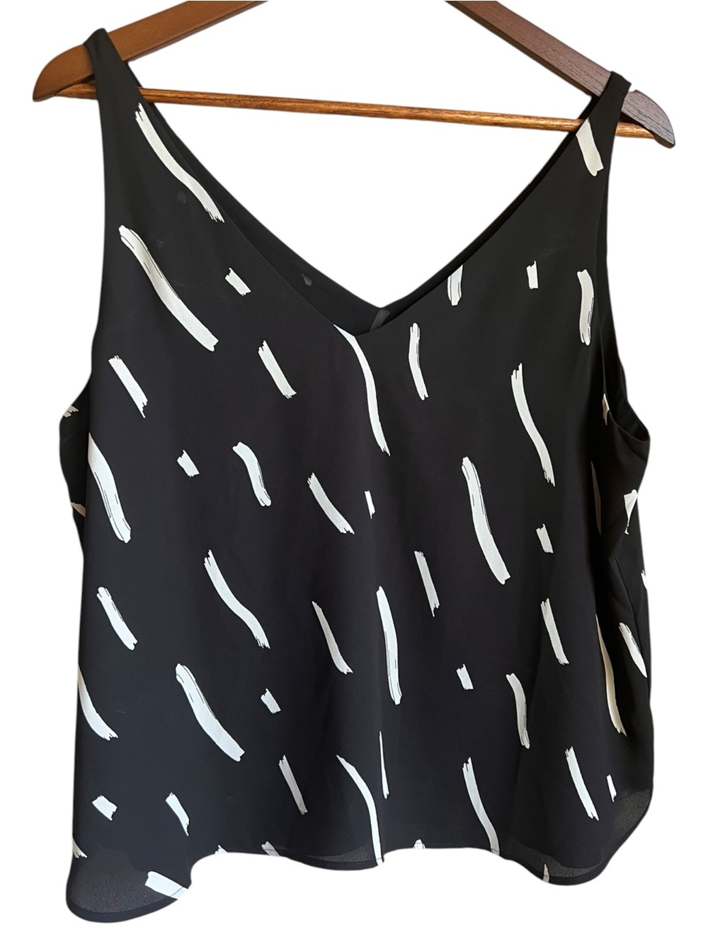 LOFT Petite L Black White Abstract Brushstroke V-Neck Sleeveless Shell Workwear